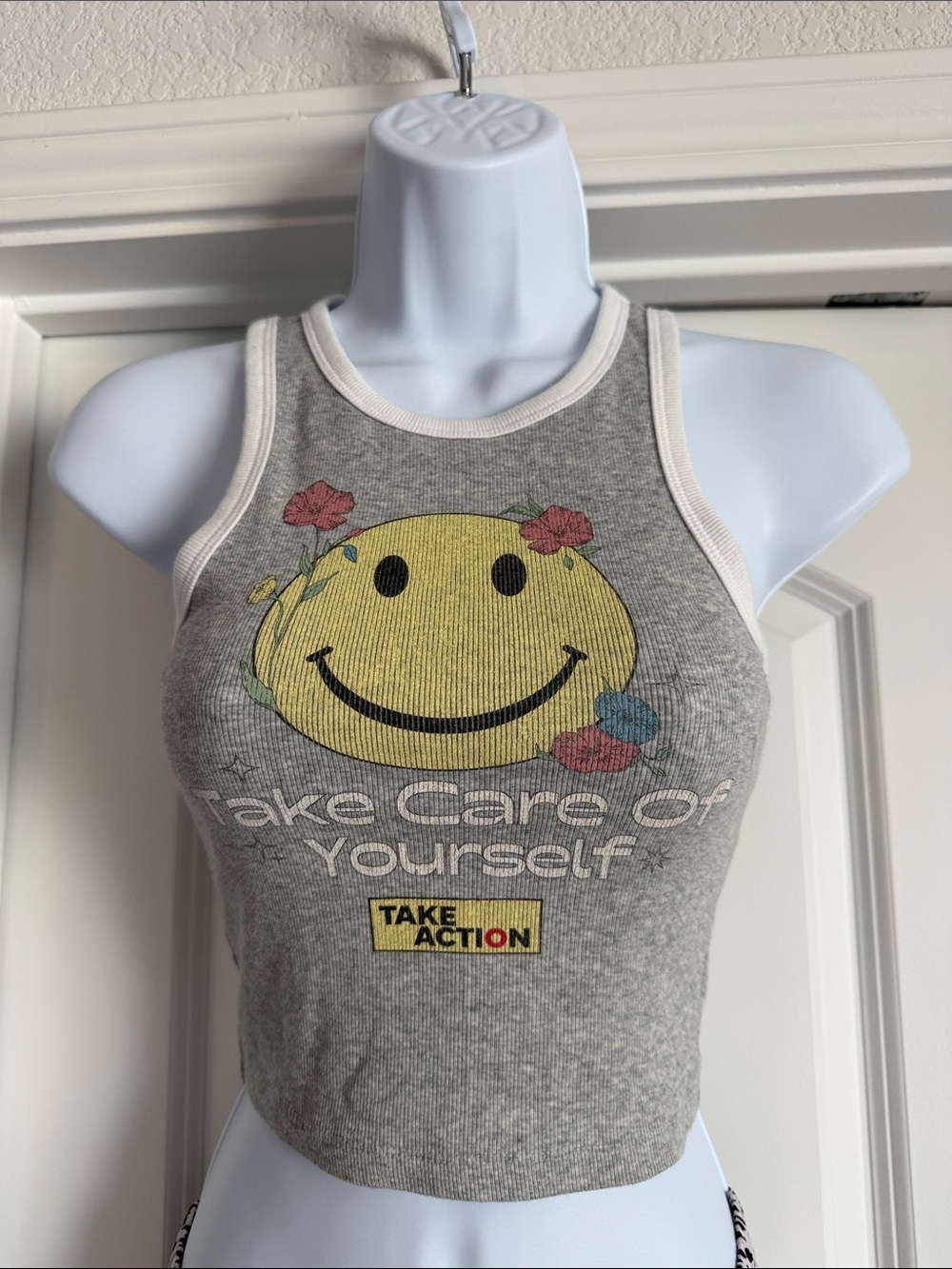 Aeropostale Gray Ribbed Smiley Tank with Yellow Graphic